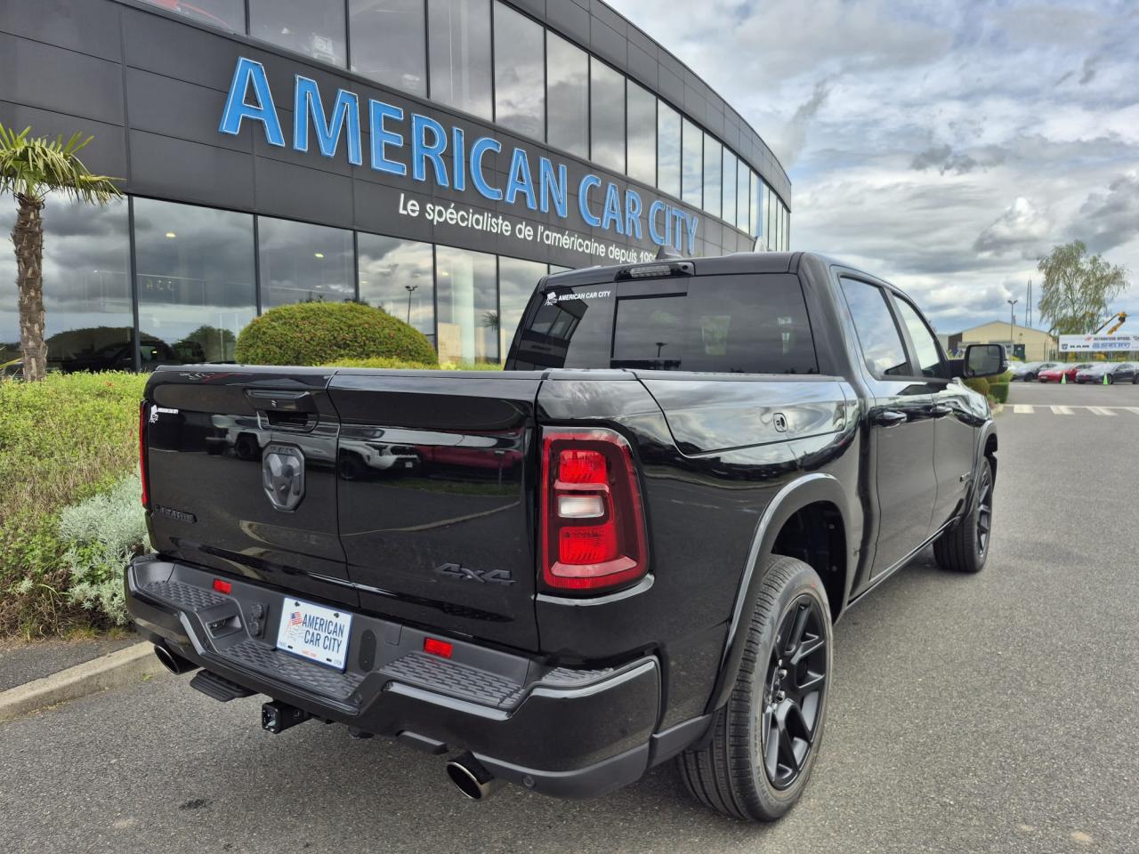 DODGE RAM 1500 CREW LARAMIE SPORT NIGHT EDITION AIR RAMBOX HAYON MULTI