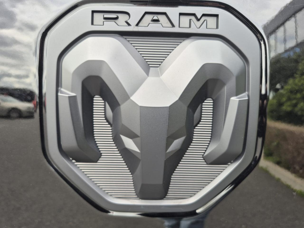 DODGE RAM 1500 CREW LARAMIE SPORT NIGHT EDITION AIR RAMBOX HAYON MULTI