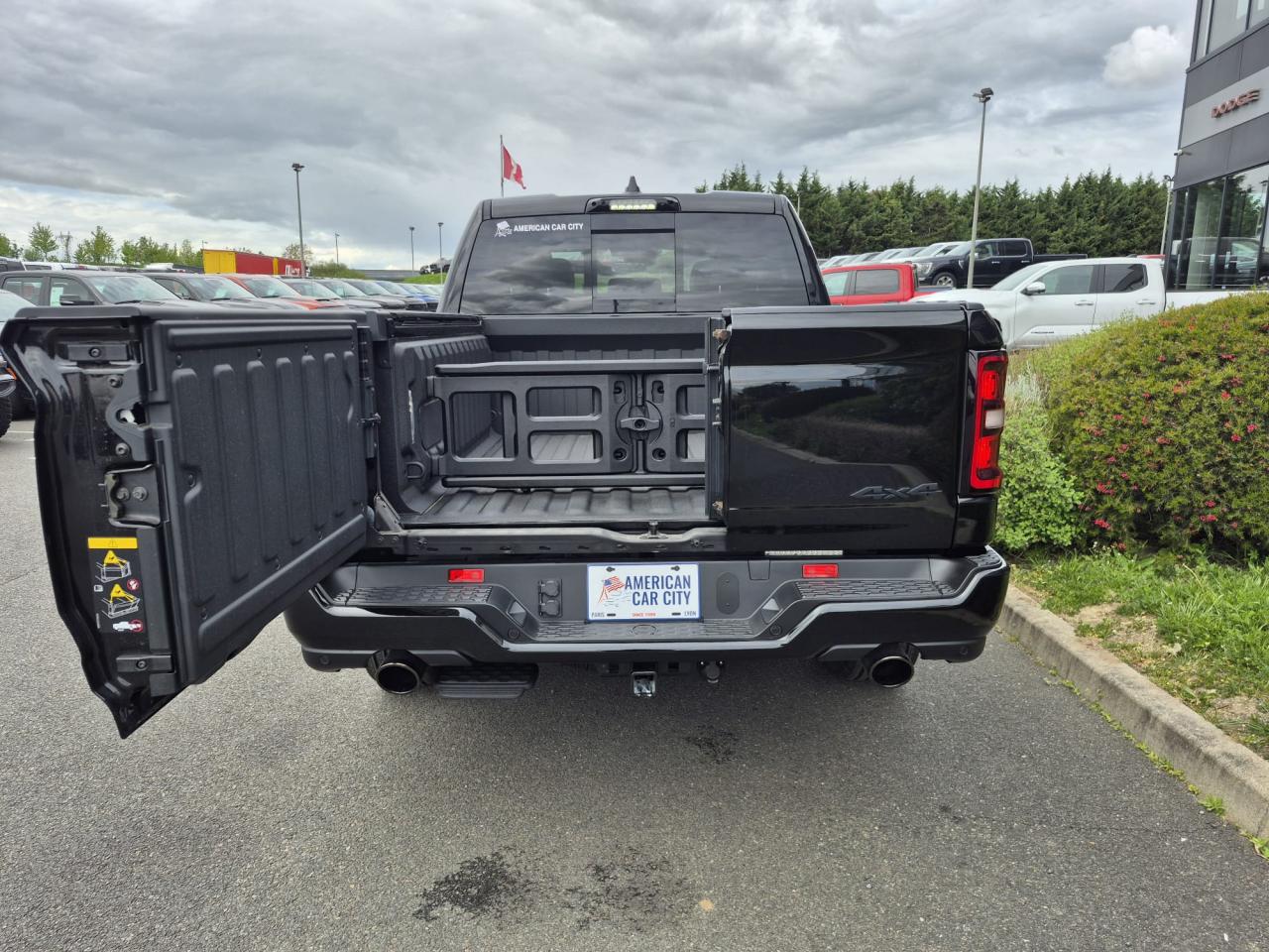 DODGE RAM 1500 CREW LARAMIE SPORT NIGHT EDITION AIR RAMBOX HAYON MULTI