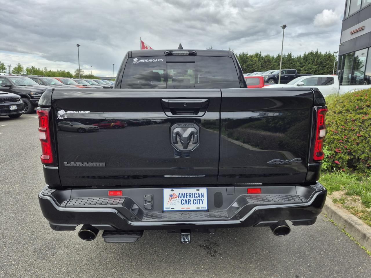 DODGE RAM 1500 CREW LARAMIE SPORT NIGHT EDITION AIR RAMBOX HAYON MULTI