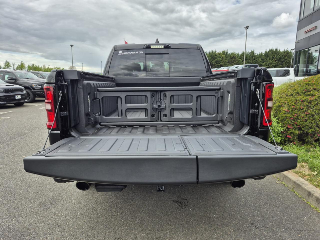 DODGE RAM 1500 CREW LARAMIE SPORT NIGHT EDITION AIR RAMBOX HAYON MULTI