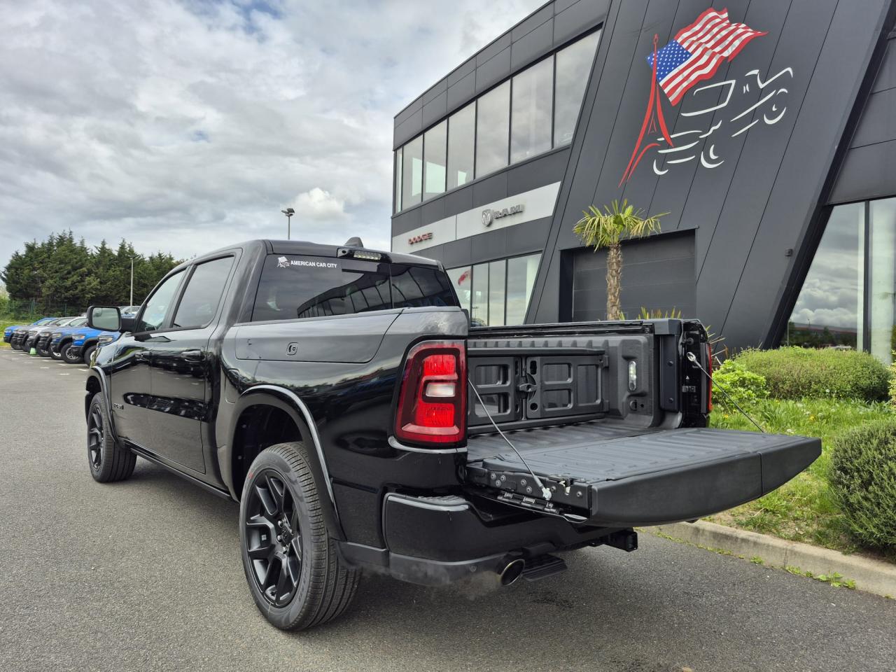 DODGE RAM 1500 CREW LARAMIE SPORT NIGHT EDITION AIR RAMBOX HAYON MULTI