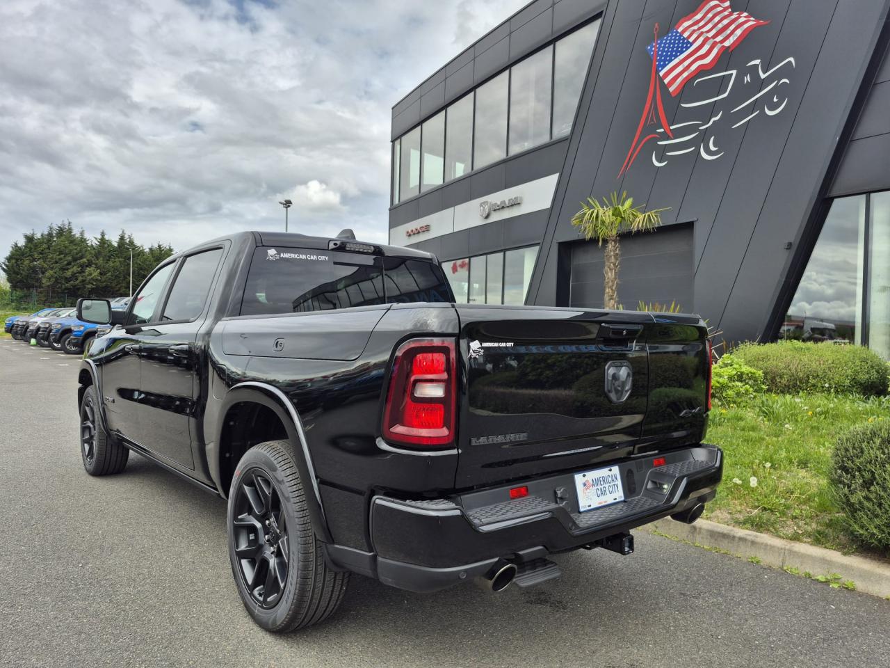 DODGE RAM 1500 CREW LARAMIE SPORT NIGHT EDITION AIR RAMBOX HAYON MULTI
