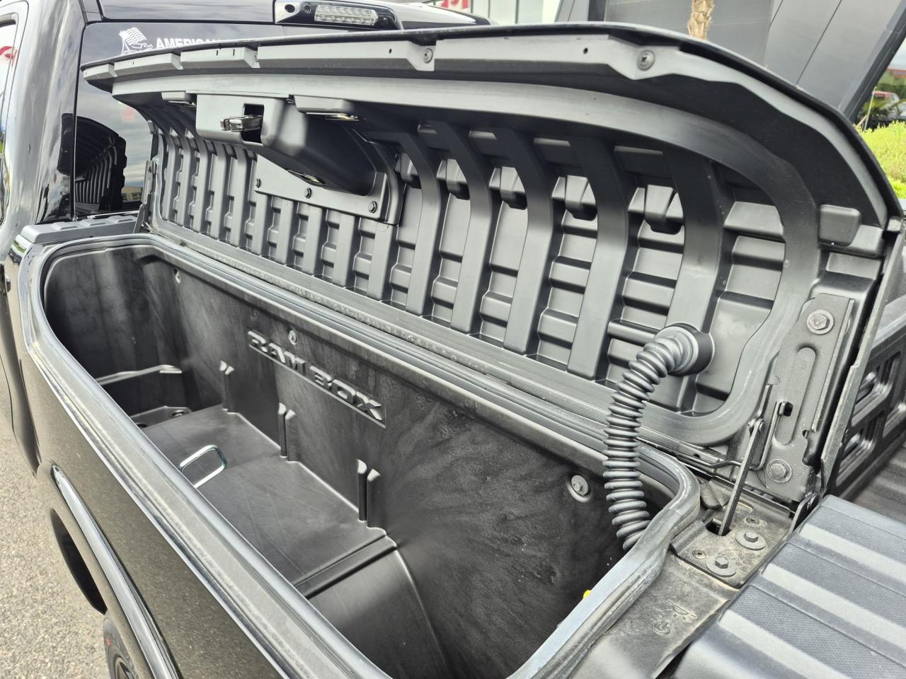 DODGE RAM 1500 CREW LARAMIE SPORT NIGHT EDITION AIR RAMBOX HAYON MULTI