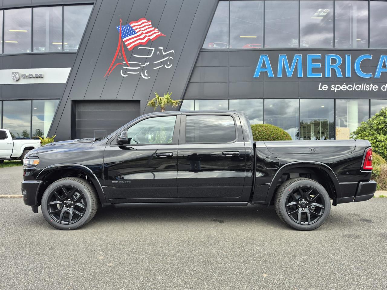 DODGE RAM 1500 CREW LARAMIE SPORT NIGHT EDITION AIR RAMBOX HAYON MULTI