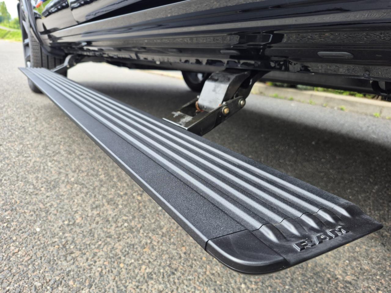 DODGE RAM 1500 CREW LARAMIE SPORT NIGHT EDITION AIR RAMBOX HAYON MULTI