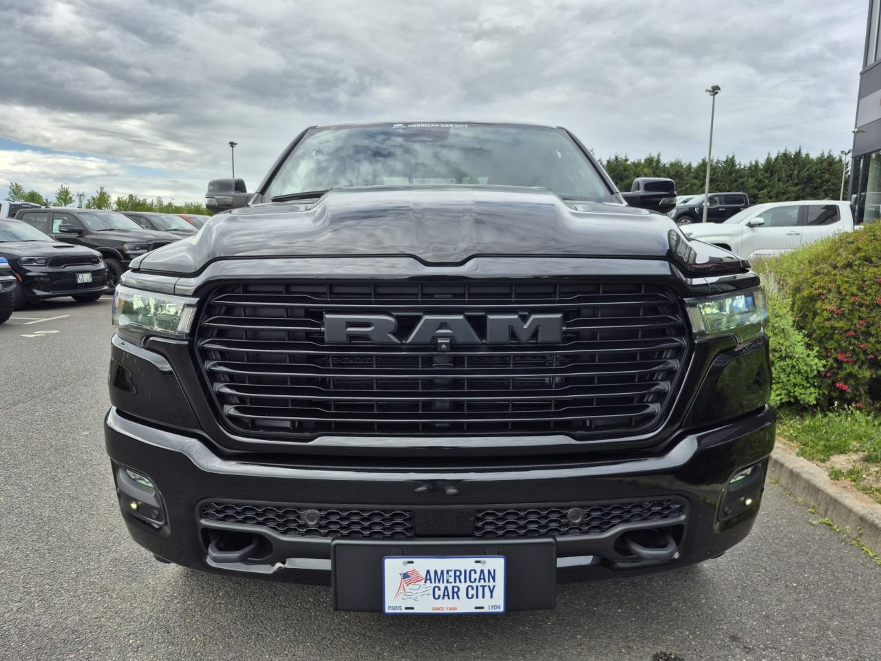 DODGE RAM 1500 CREW LARAMIE SPORT NIGHT EDITION AIR RAMBOX HAYON MULTI