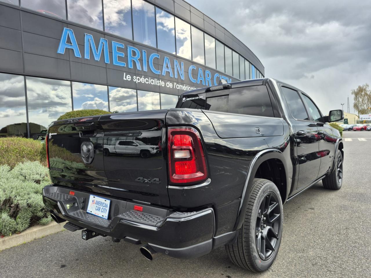 DODGE RAM 1500 CREW LARAMIE SPORT NIGHT EDITION AIR RAMBOX HAYON MULTI