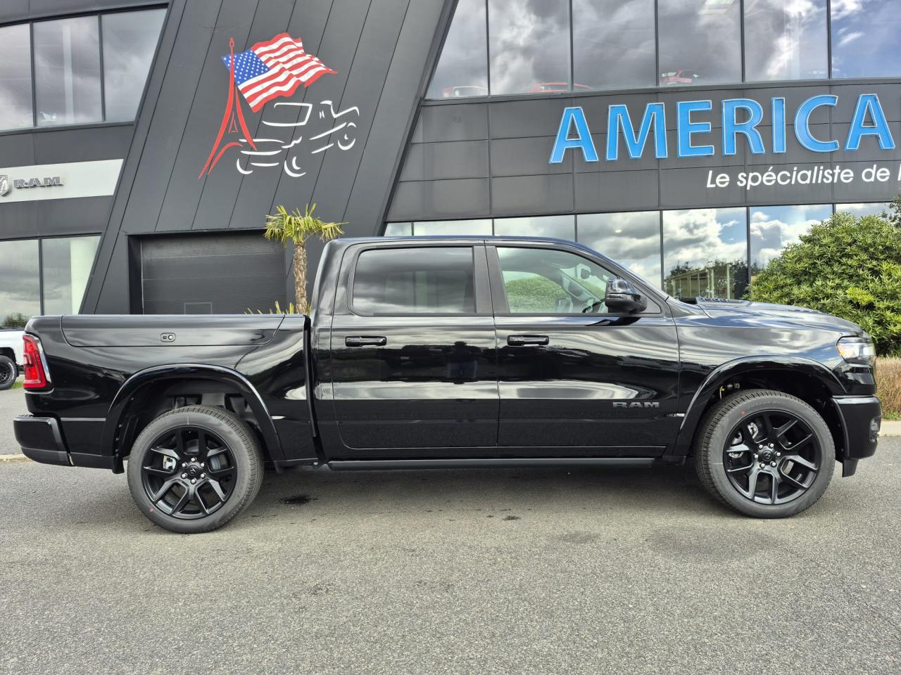 DODGE RAM 1500 CREW LARAMIE SPORT NIGHT EDITION AIR RAMBOX HAYON MULTI