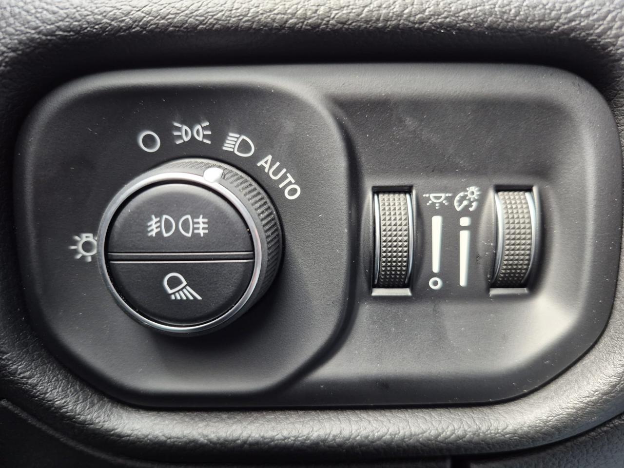 DODGE RAM 1500 CREW LARAMIE SPORT NIGHT EDITION AIR RAMBOX HAYON MULTI