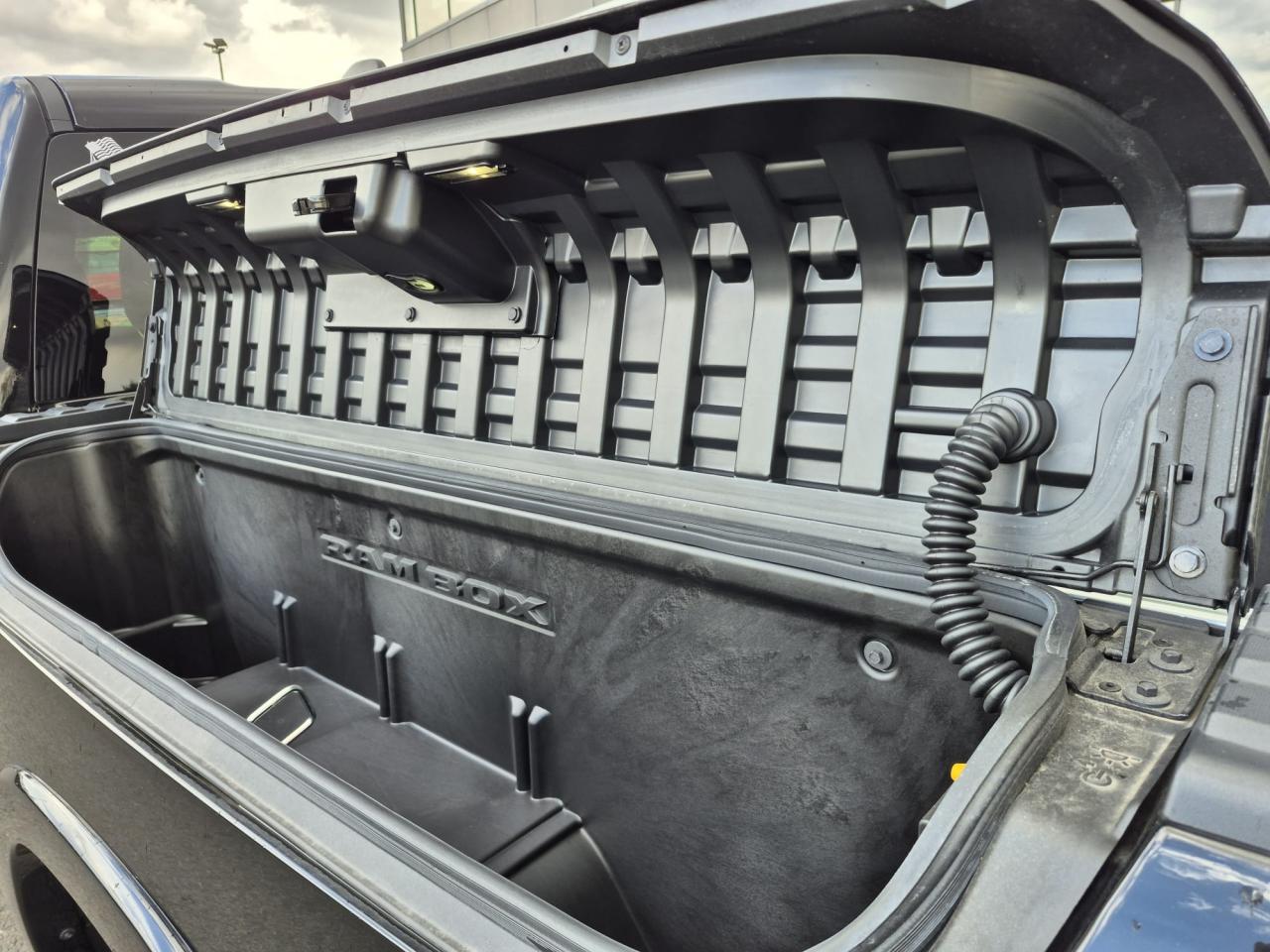 DODGE RAM 1500 CREW LARAMIE SPORT NIGHT EDITION AIR RAMBOX HAYON MULTI