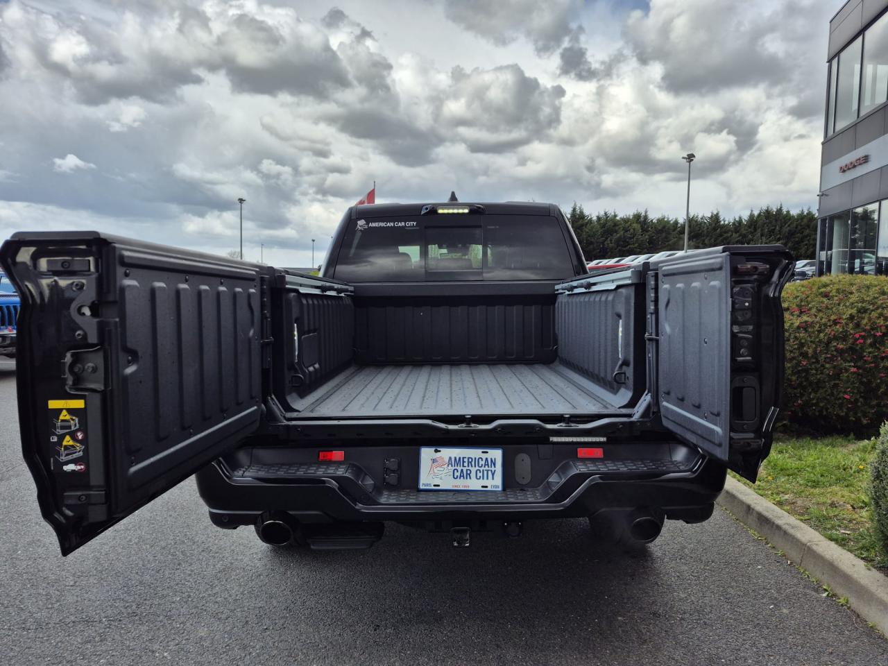 DODGE RAM 1500 CREW LARAMIE SPORT NIGHT EDITION AIR RAMBOX HAYON MULTI