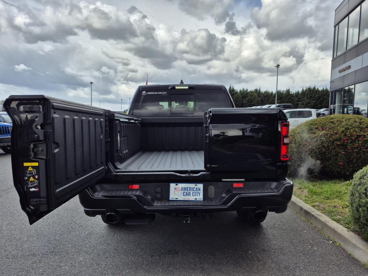 DODGE RAM 1500 CREW LARAMIE SPORT NIGHT EDITION AIR RAMBOX HAYON MULTI