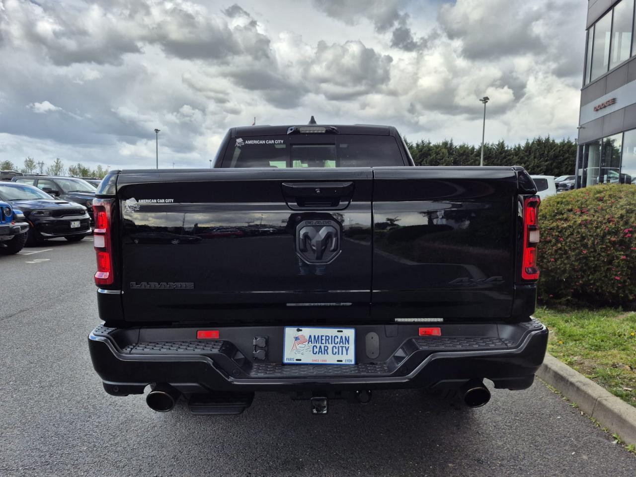 DODGE RAM 1500 CREW LARAMIE SPORT NIGHT EDITION AIR RAMBOX HAYON MULTI