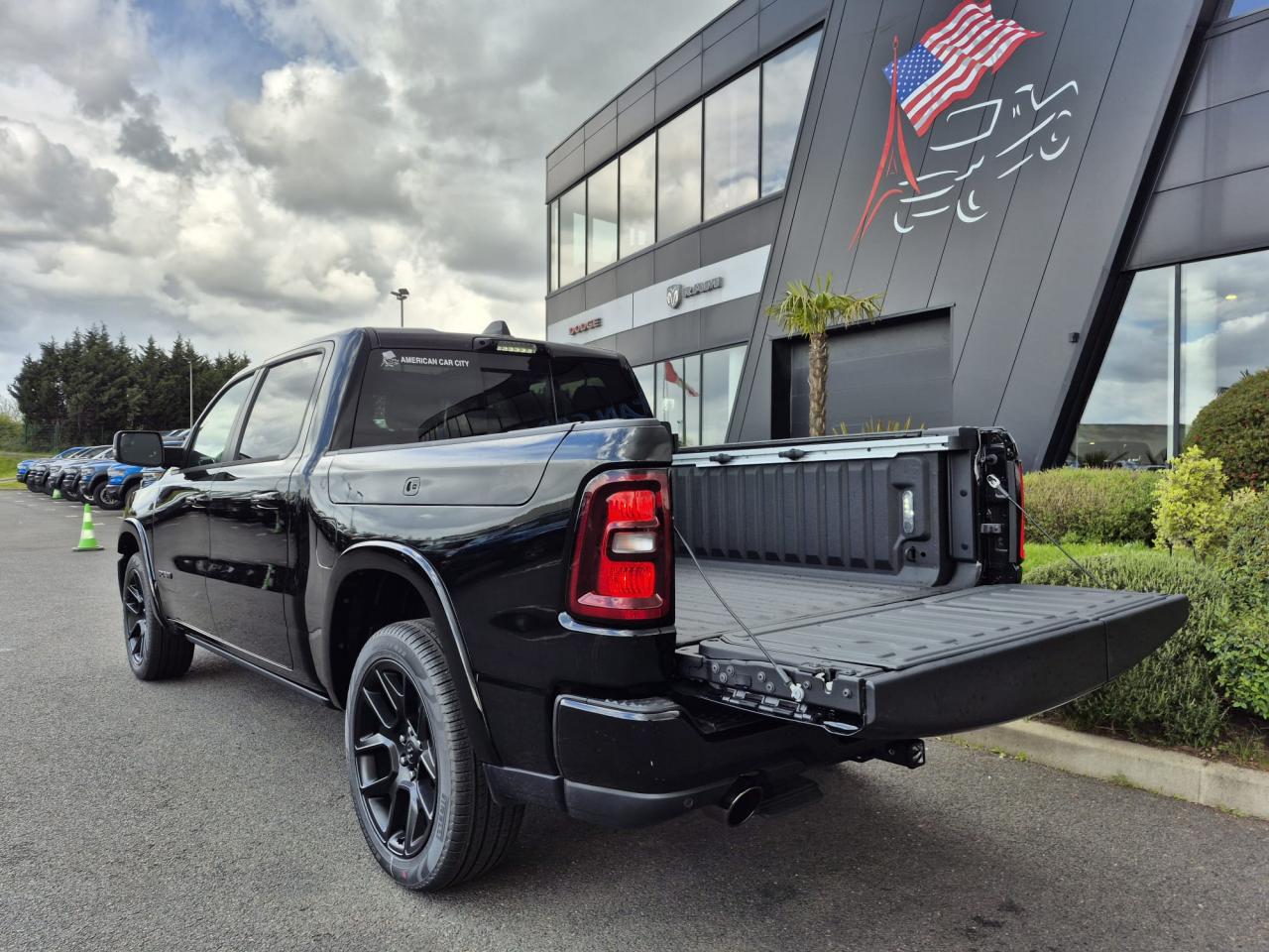 DODGE RAM 1500 CREW LARAMIE SPORT NIGHT EDITION AIR RAMBOX HAYON MULTI