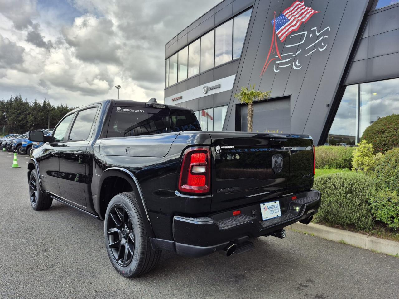 DODGE RAM 1500 CREW LARAMIE SPORT NIGHT EDITION AIR RAMBOX HAYON MULTI