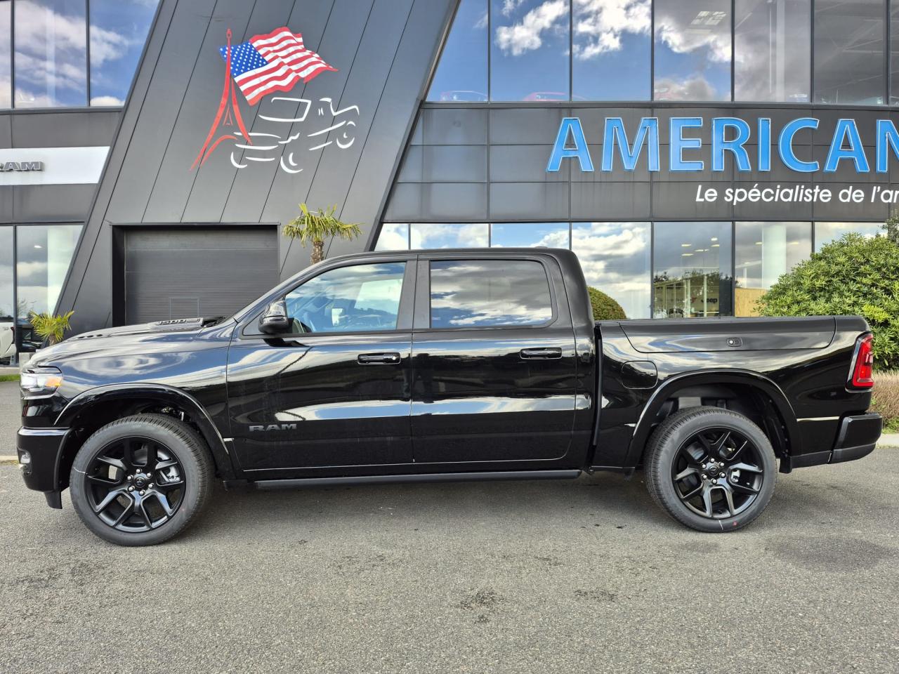 DODGE RAM 1500 CREW LARAMIE SPORT NIGHT EDITION AIR RAMBOX HAYON MULTI