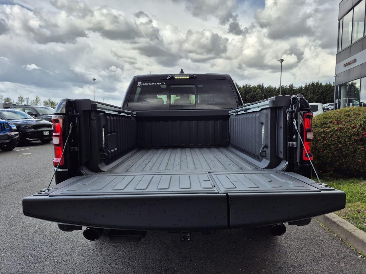 DODGE RAM 1500 CREW LARAMIE SPORT NIGHT EDITION AIR RAMBOX HAYON MULTI