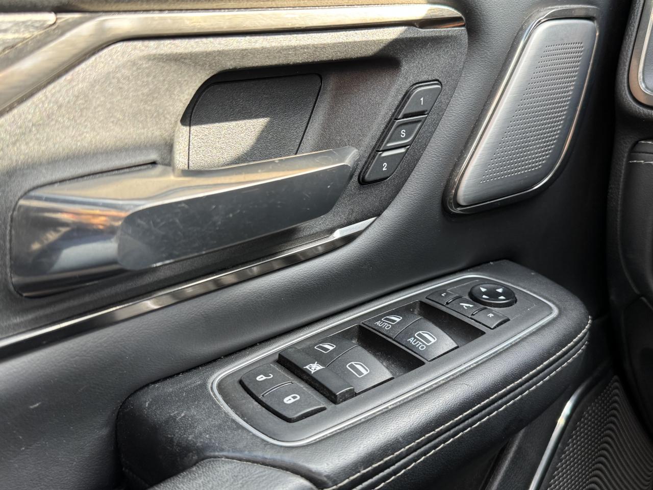 DODGE RAM 1500 CREW LIMITED NIGHT EDITION