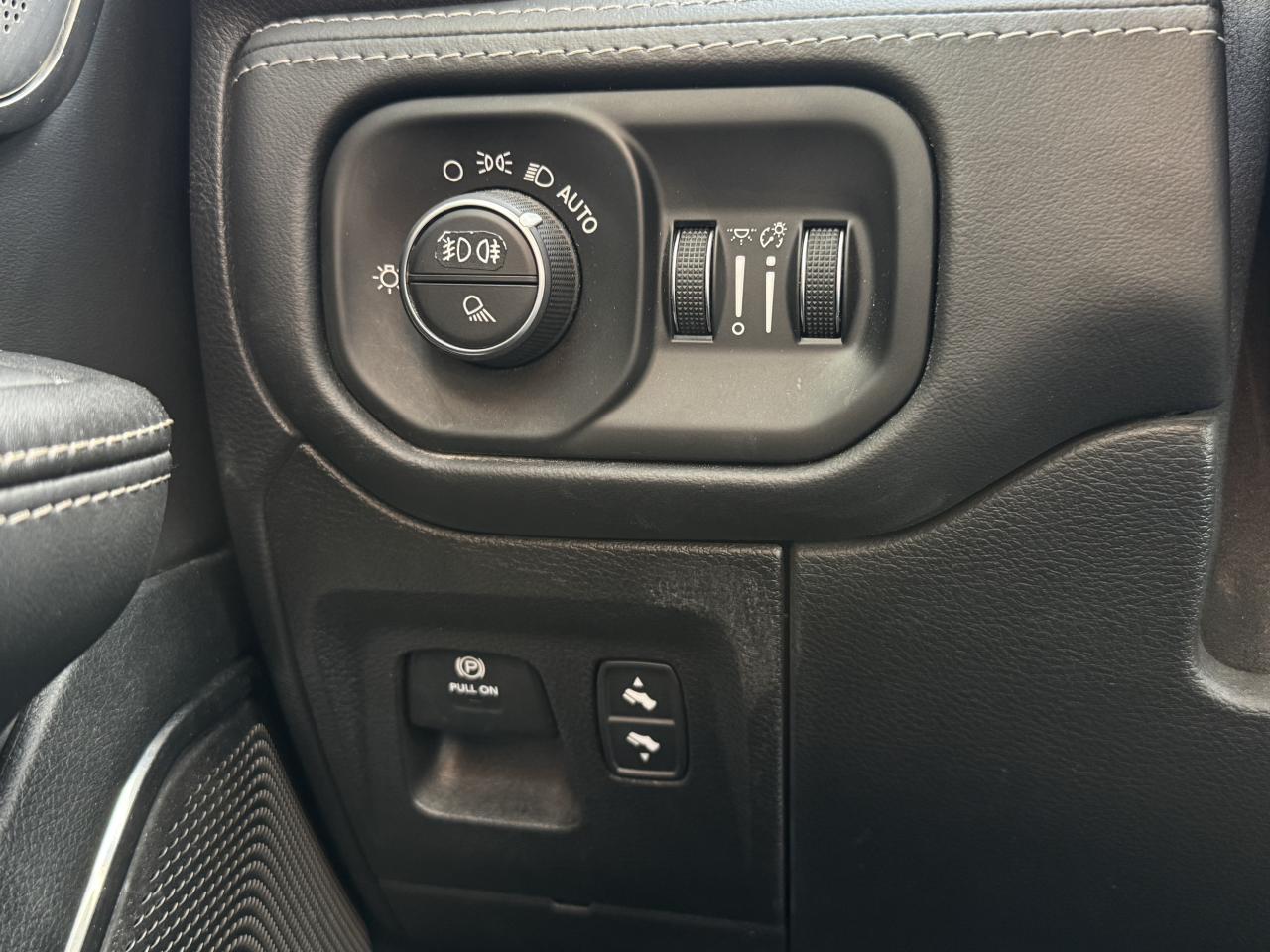 DODGE RAM 1500 CREW LIMITED NIGHT EDITION