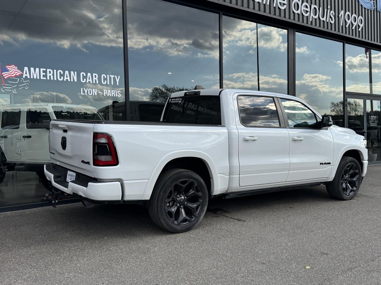 DODGE RAM 1500 CREW LIMITED NIGHT EDITION