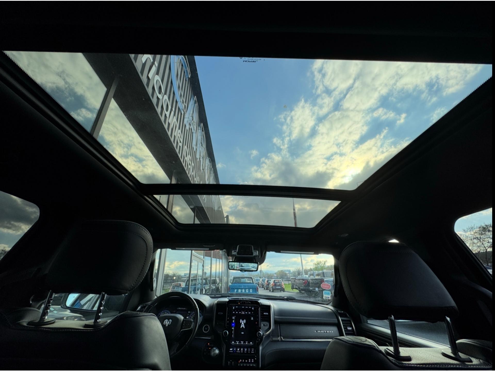 DODGE RAM 1500 CREW LIMITED NIGHT EDITION