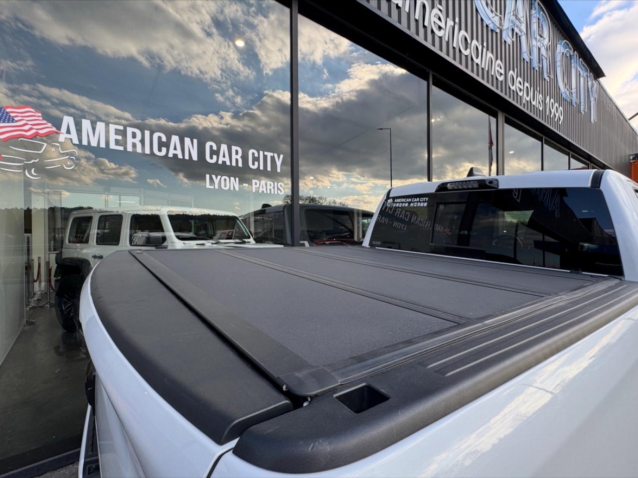 DODGE RAM 1500 CREW LIMITED NIGHT EDITION