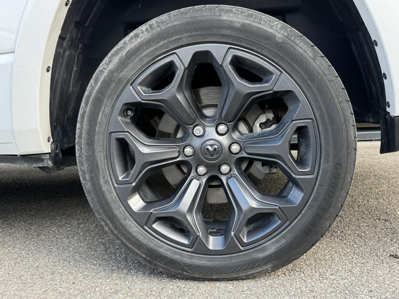 DODGE RAM 1500 CREW LIMITED NIGHT EDITION