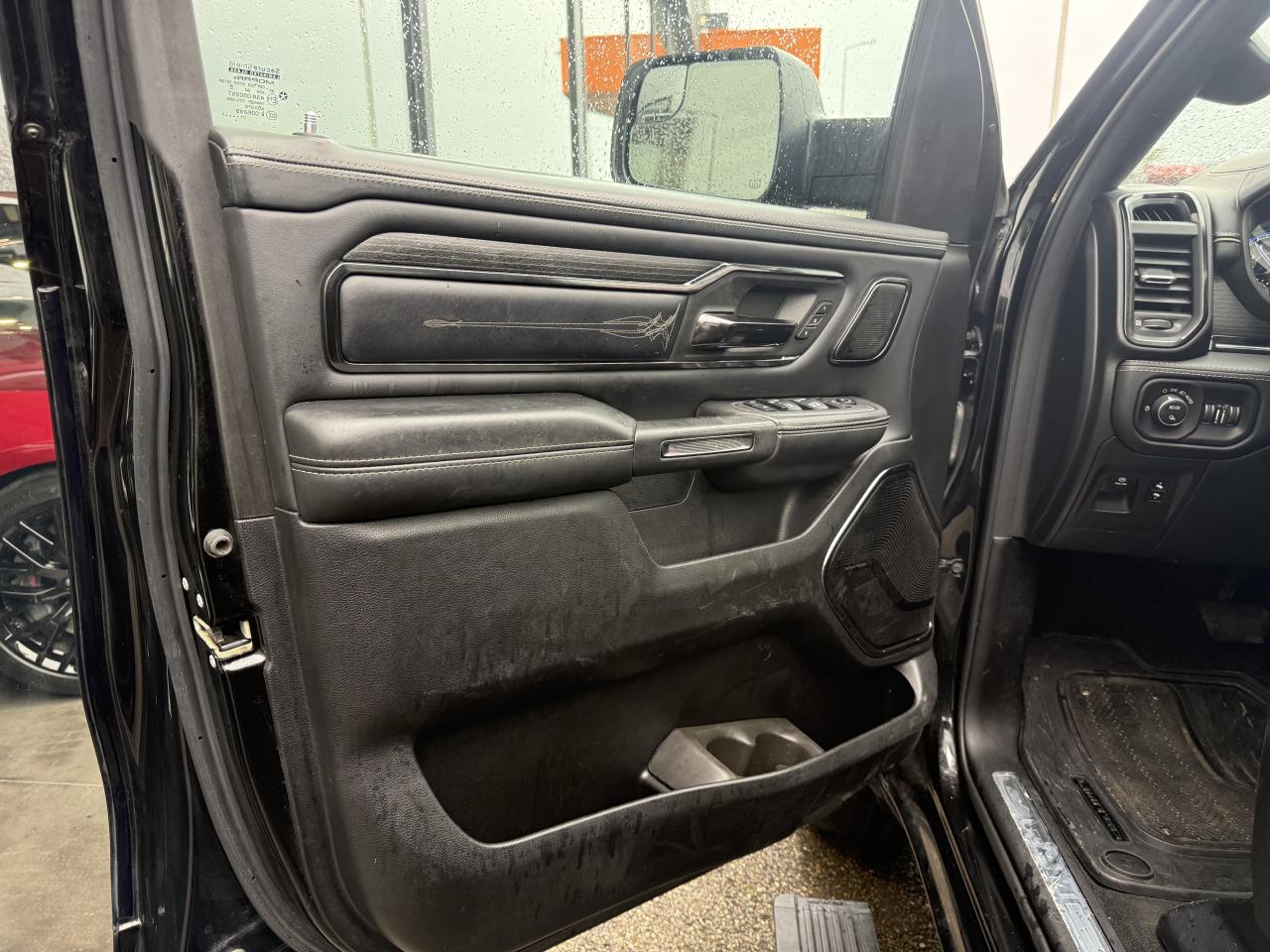 DODGE RAM 1500 CREW LIMITED NIGHT EDITION