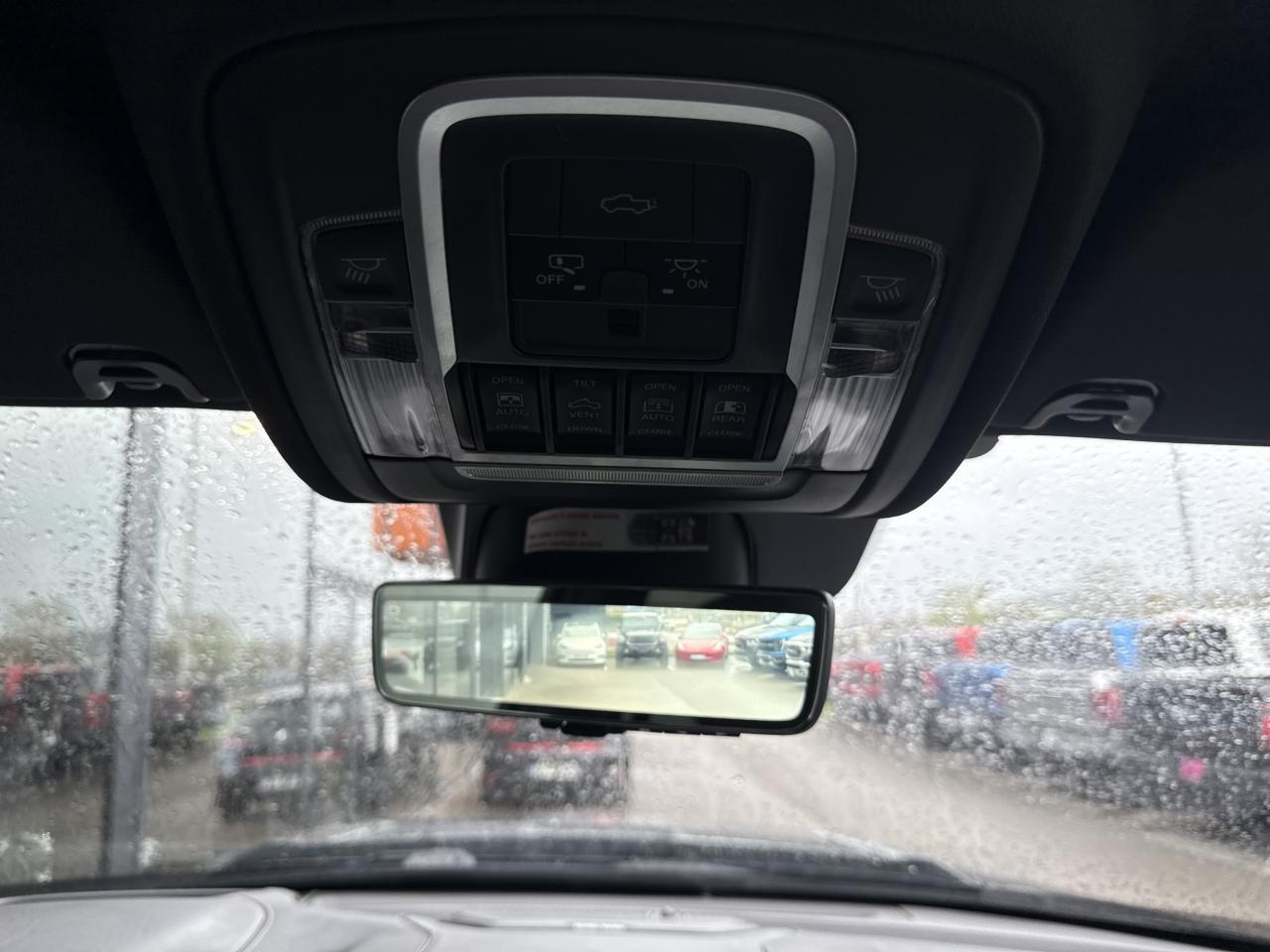 DODGE RAM 1500 CREW LIMITED NIGHT EDITION