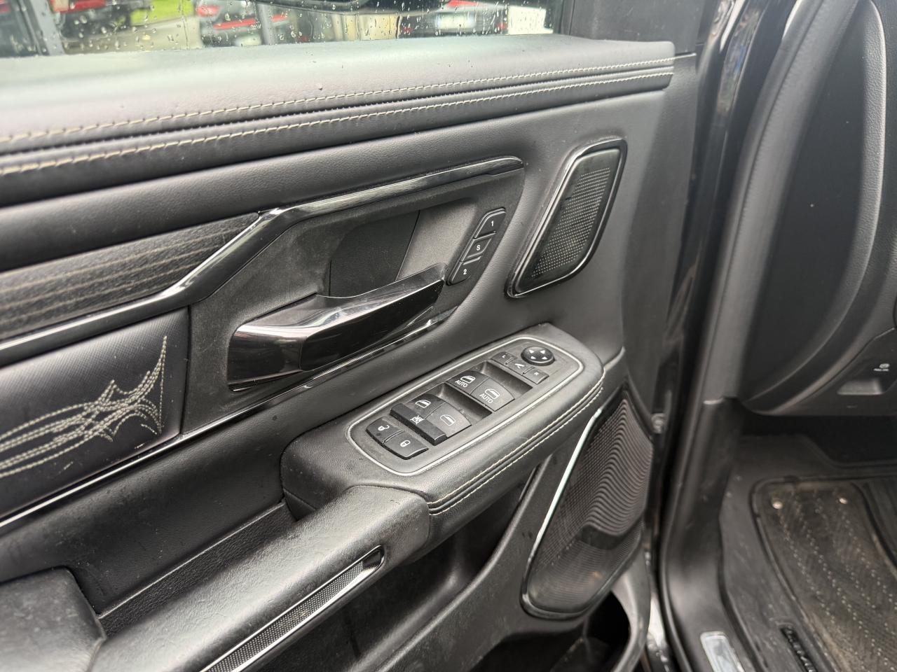 DODGE RAM 1500 CREW LIMITED NIGHT EDITION