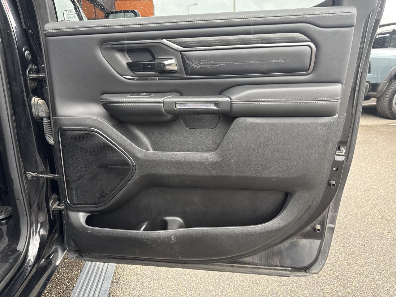 DODGE RAM 1500 CREW LIMITED NIGHT EDITION