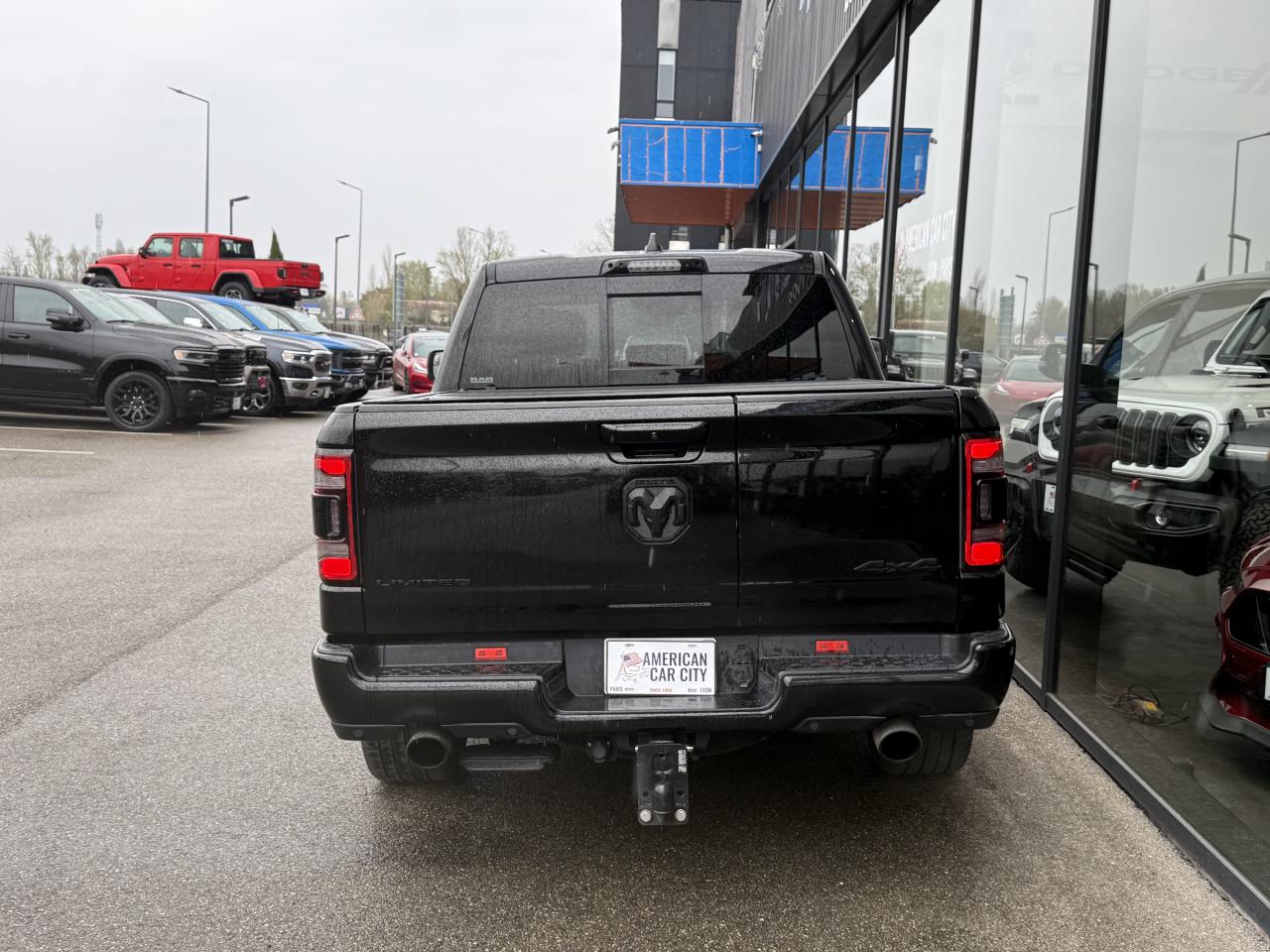 DODGE RAM 1500 CREW LIMITED NIGHT EDITION