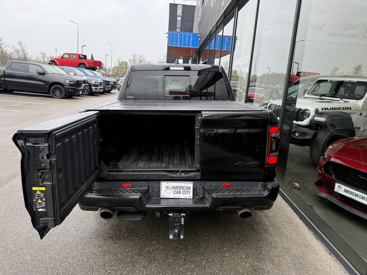 DODGE RAM 1500 CREW LIMITED NIGHT EDITION