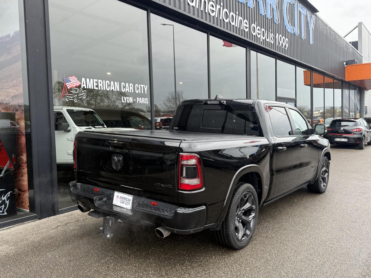 DODGE RAM 1500 CREW LIMITED NIGHT EDITION