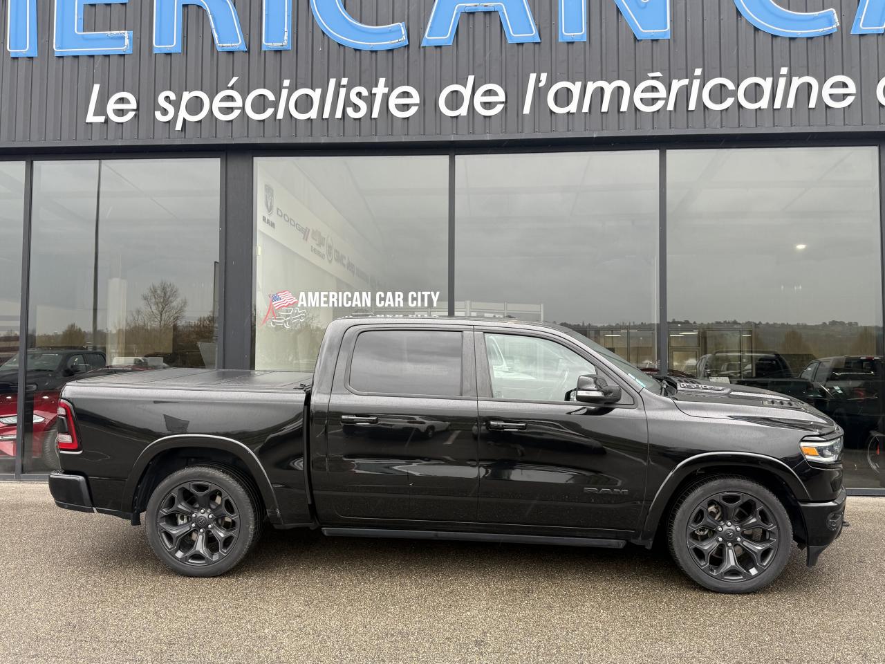 DODGE RAM 1500 CREW LIMITED NIGHT EDITION