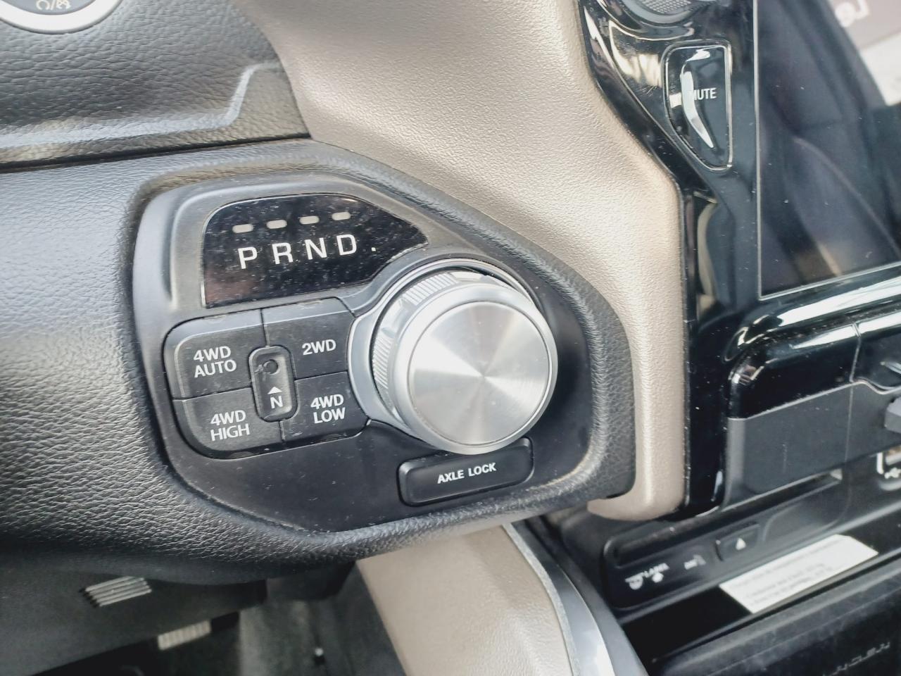 DODGE RAM 1500 CREW LARAMIE SPORT AIR V8 HEMI 5.7L