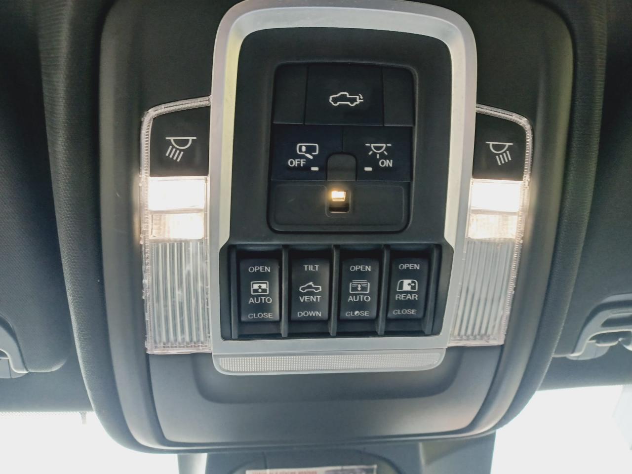 DODGE RAM 1500 CREW LARAMIE SPORT AIR V8 HEMI 5.7L