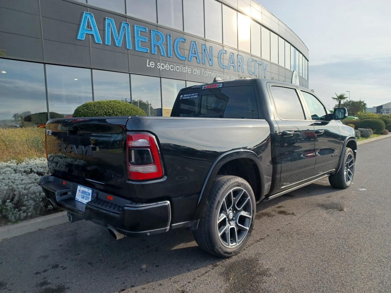 DODGE RAM 1500 CREW LARAMIE SPORT AIR V8 HEMI 5.7L