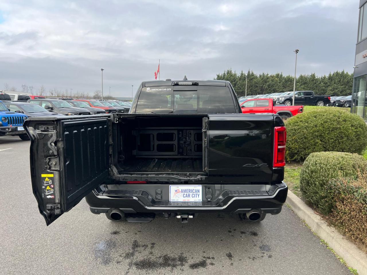 DODGE RAM 1500 CREW LIMITED NIGHT EDITION RAMBOX HAYON MULTI