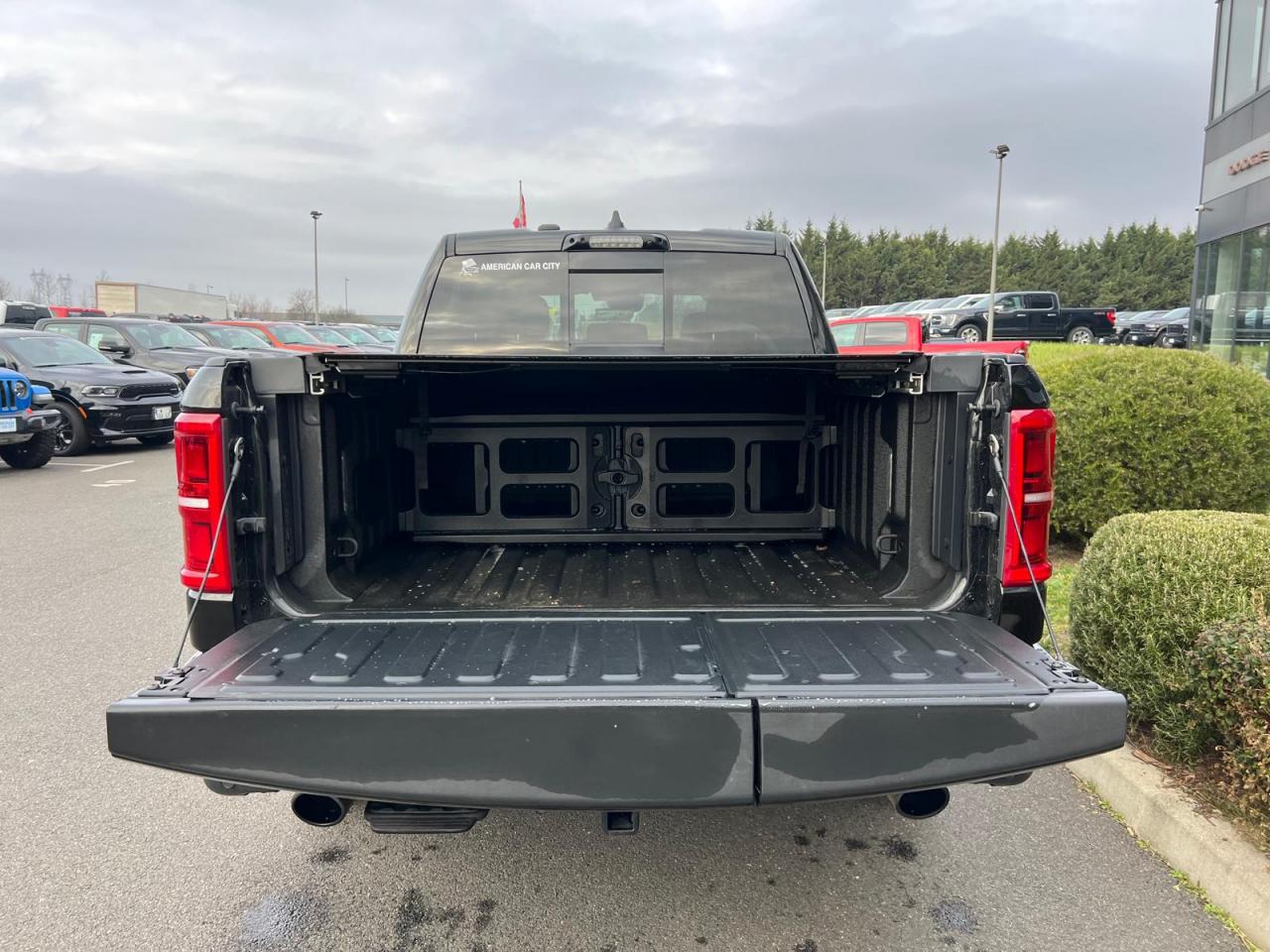 DODGE RAM 1500 CREW LIMITED NIGHT EDITION RAMBOX HAYON MULTI