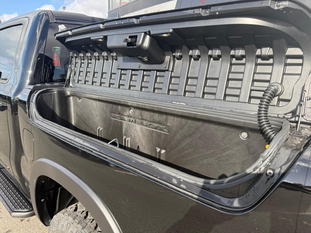 DODGE RAM 1500 CREW CAB REBEL AIR RAMBOX HAYON MULTI