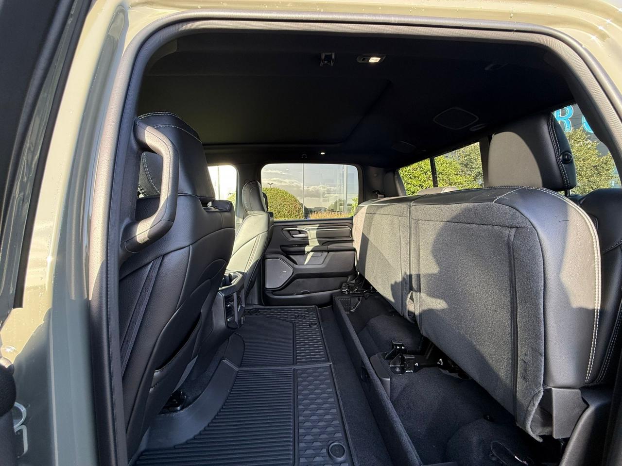 DODGE RAM 1500 CREW CAB REBEL AIR HAYON MULTI