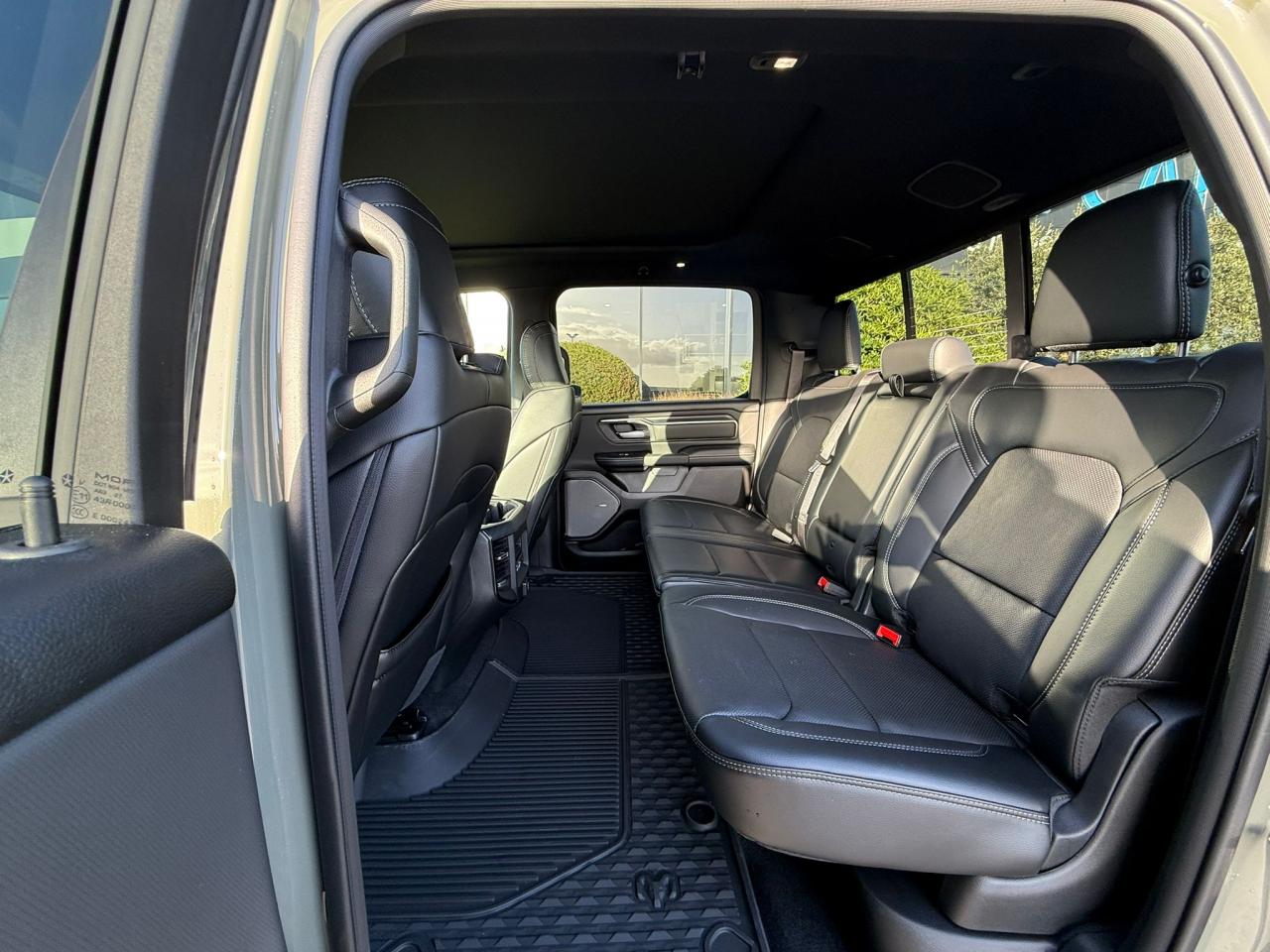 DODGE RAM 1500 CREW CAB REBEL AIR HAYON MULTI