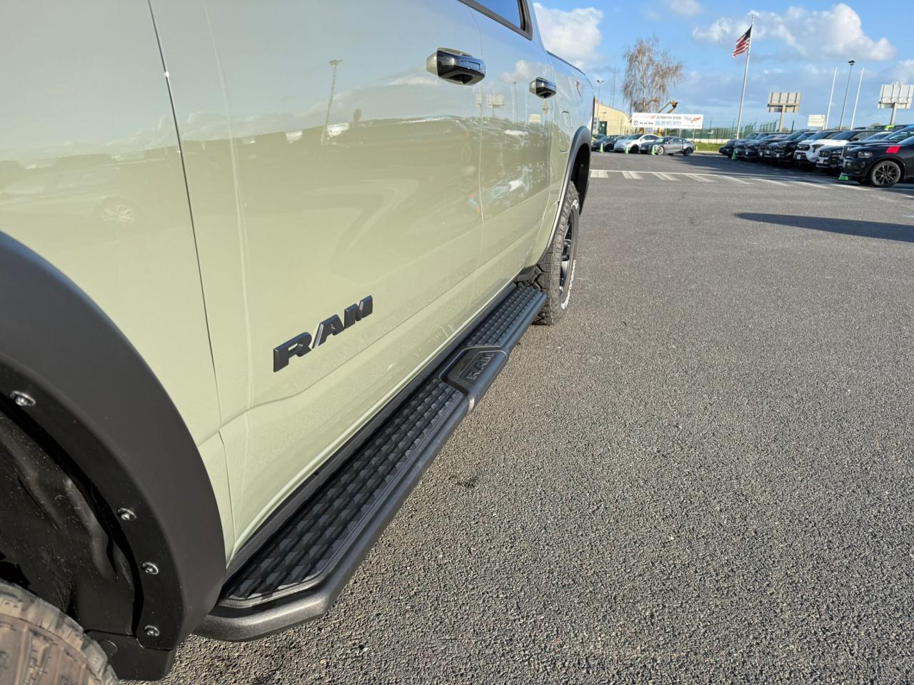 DODGE RAM 1500 CREW CAB REBEL AIR HAYON MULTI