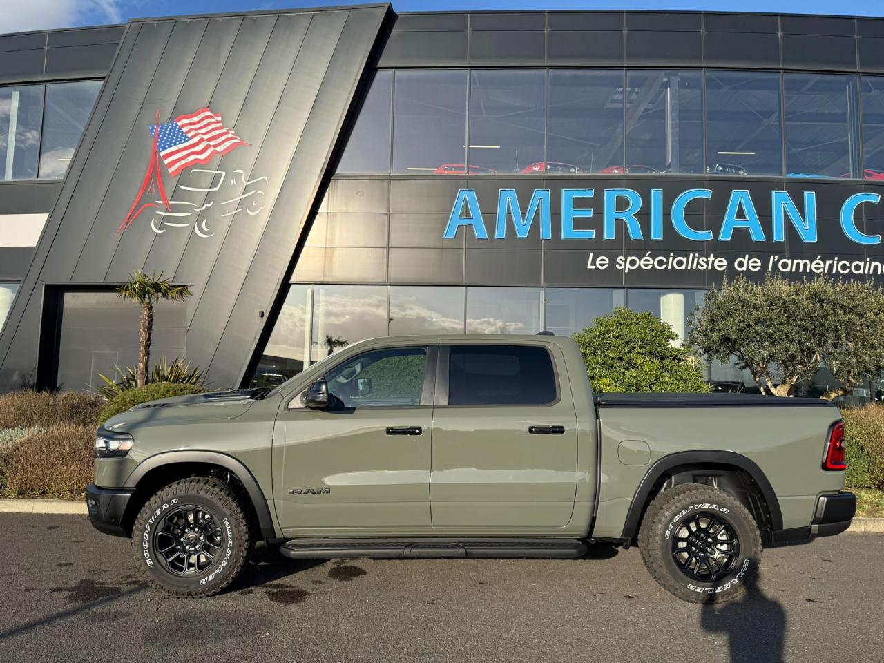 DODGE RAM 1500 CREW CAB REBEL AIR HAYON MULTI