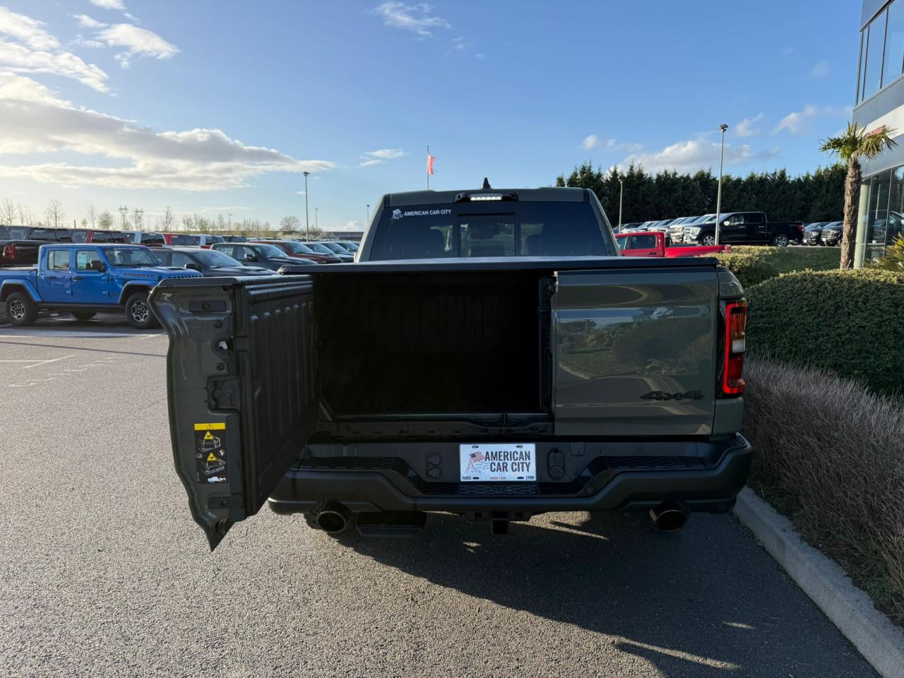 DODGE RAM 1500 CREW CAB REBEL AIR HAYON MULTI