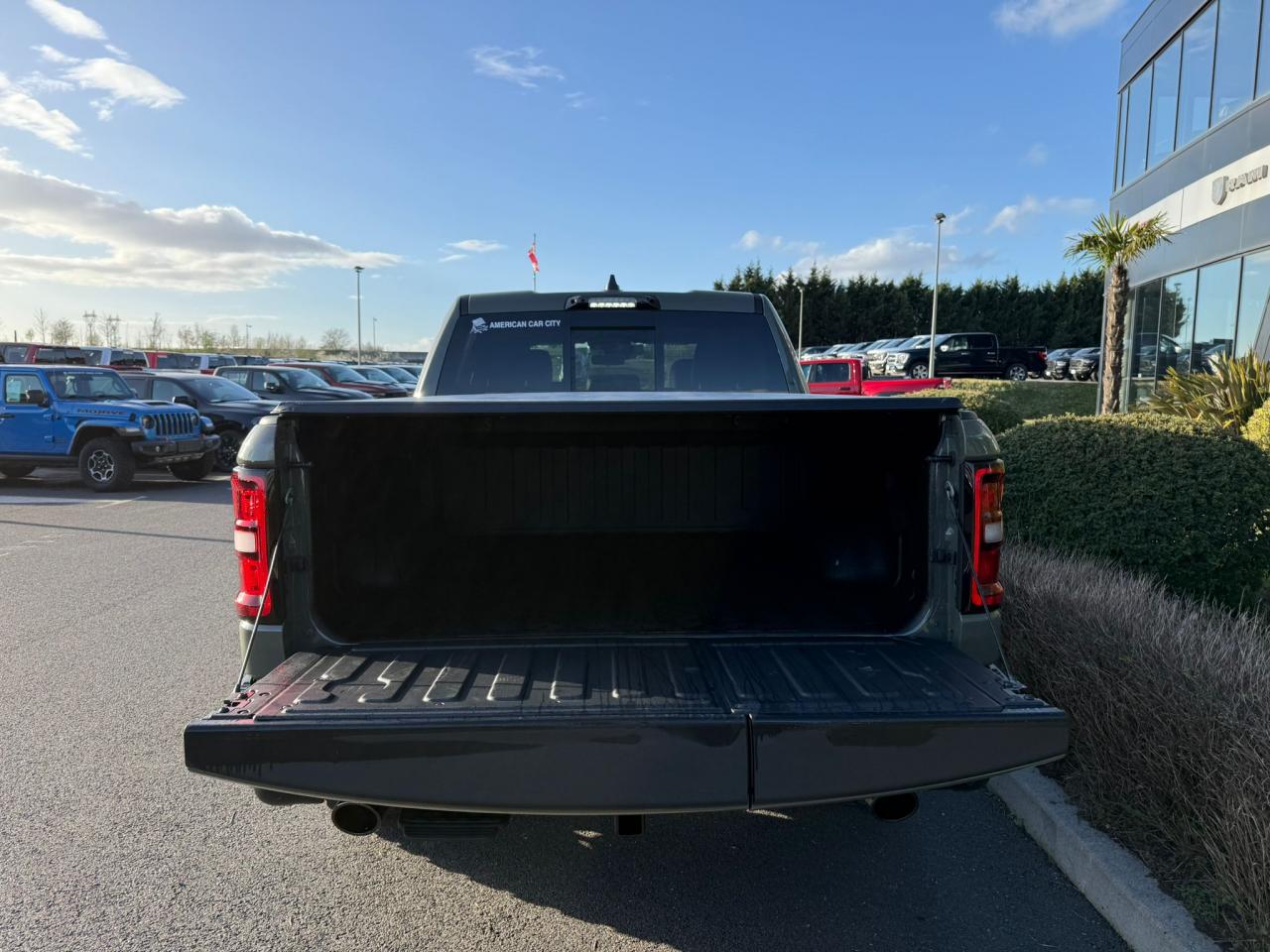 DODGE RAM 1500 CREW CAB REBEL AIR HAYON MULTI