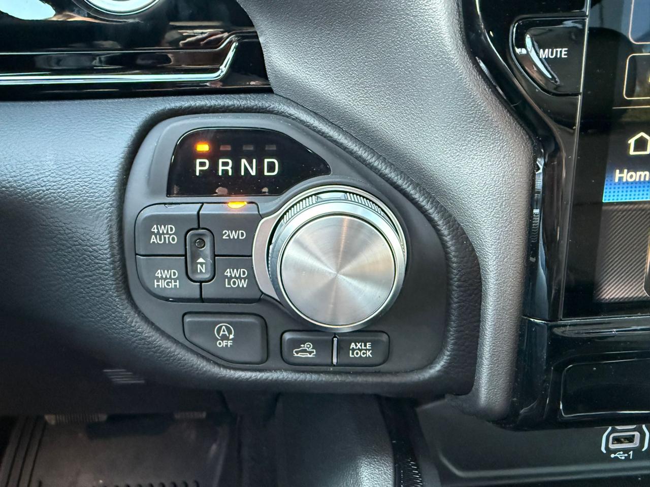 DODGE RAM 1500 CREW CAB REBEL AIR HAYON MULTI