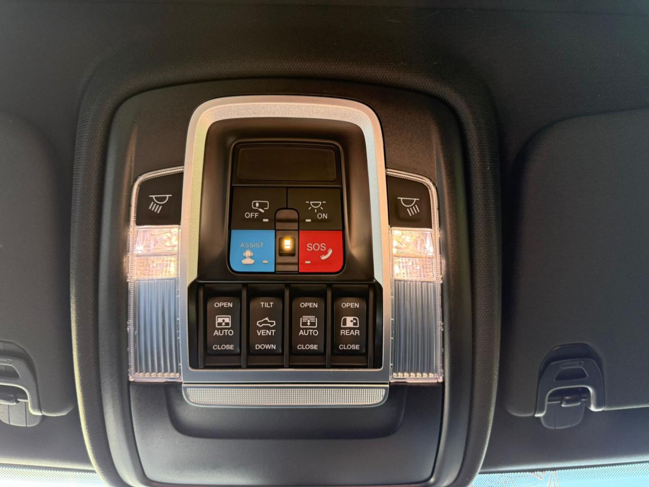 DODGE RAM 1500 CREW CAB REBEL AIR HAYON MULTI